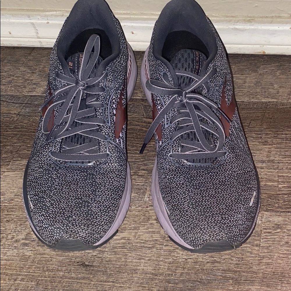 Women’s Brooks size 10